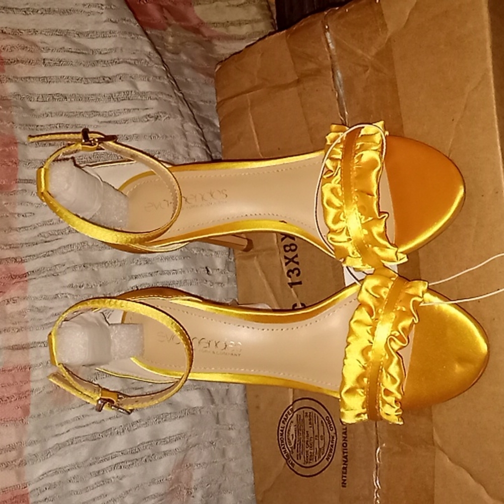 Shoes - Picture 2 of 4
